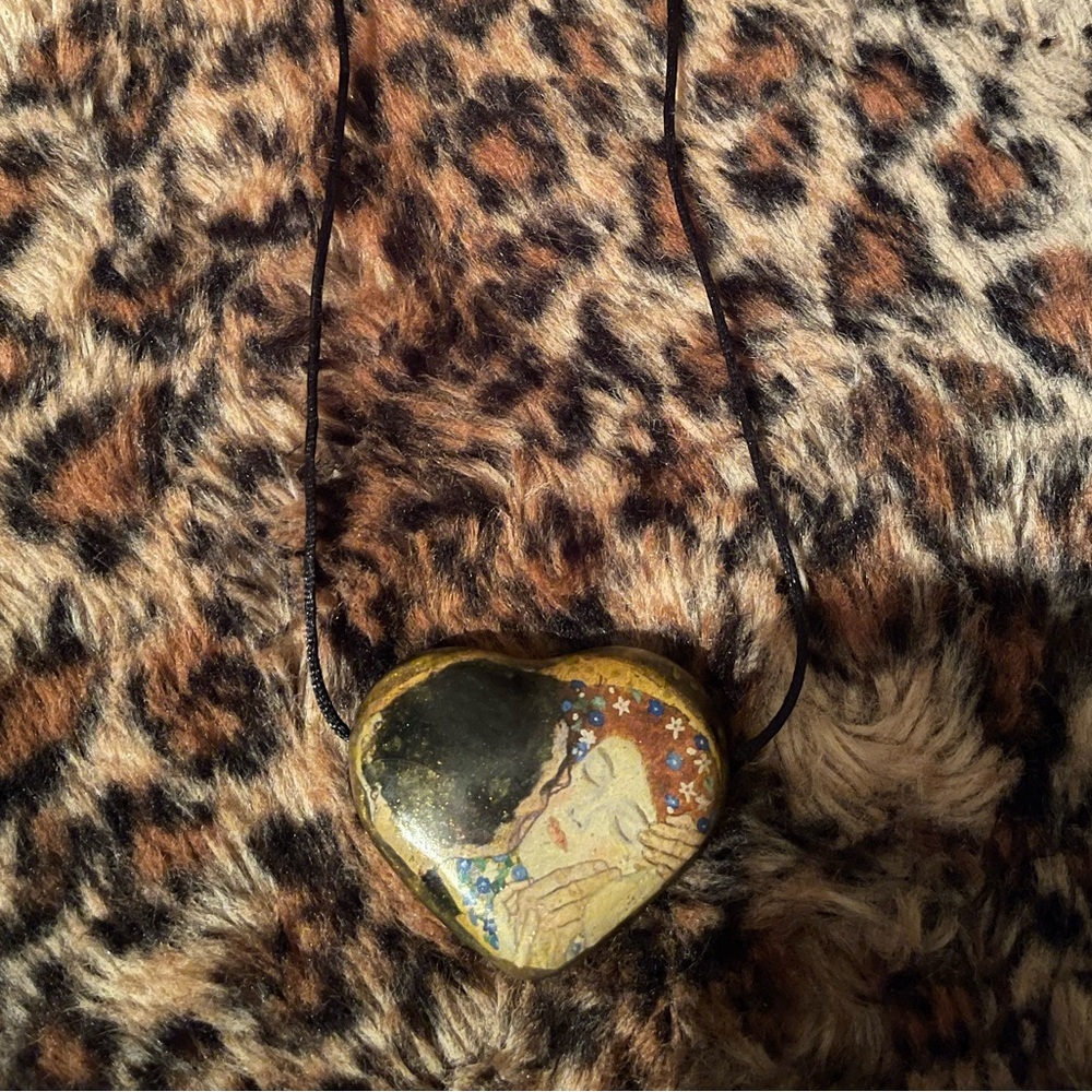 Vintage Heart Pendant Necklace (The Kiss - Gustav Klimt)